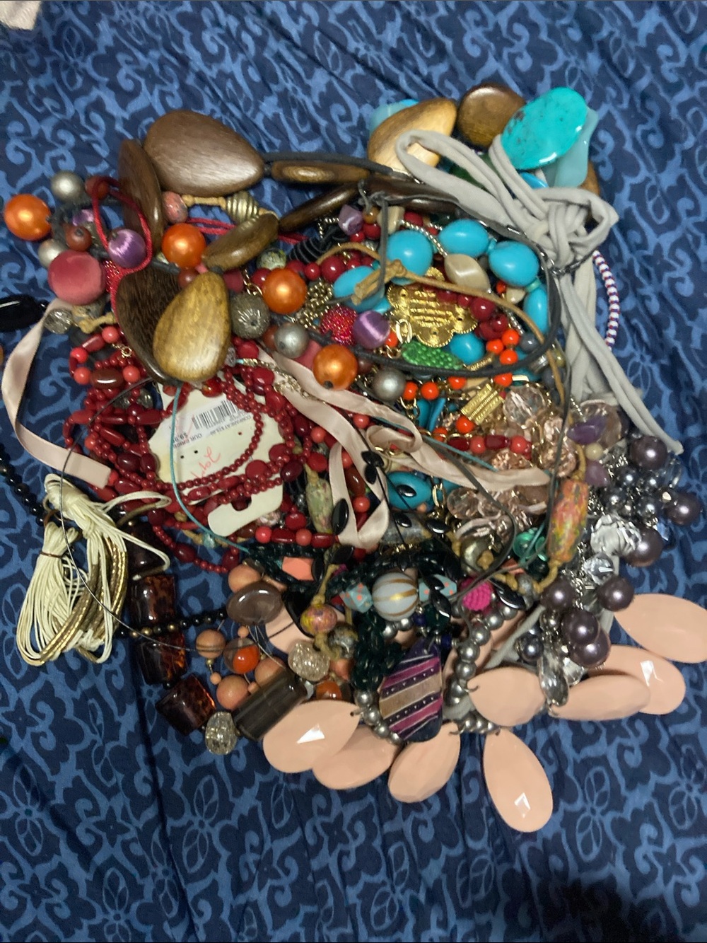 Assorted Women's Fashion Vintage, Modern, Boho Jewelry- 1 pd